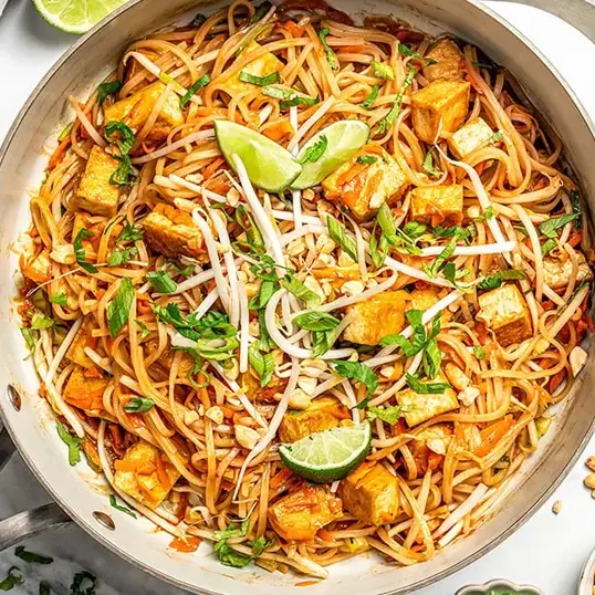 A plate of tofu pad thai